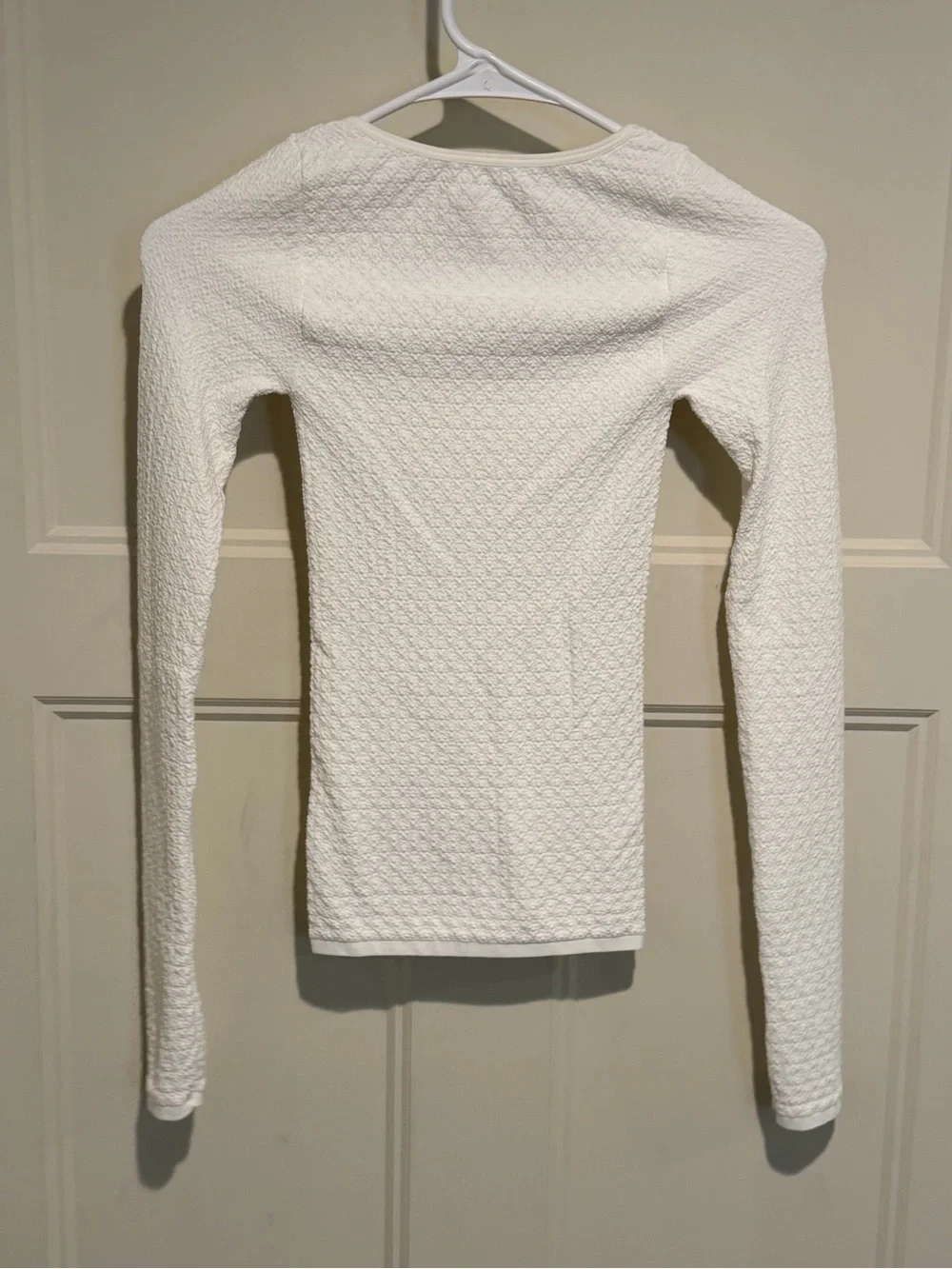 Intimately Free People White Long Sleeve Scoop Neck Stretchy Textured Top - M/L
